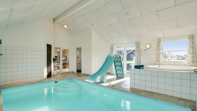 House with garden, barbeque & pool | Dogs allowed - Image 1