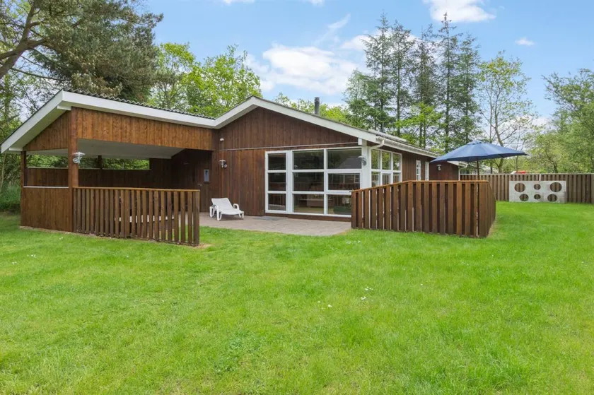 Holiday home with BBQ, sauna & terrace - Image 1