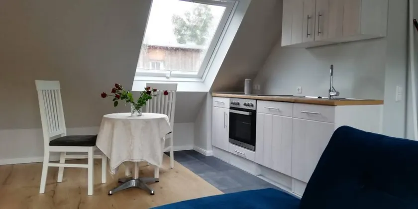 Apartamento vacacional con jardín - Image 1