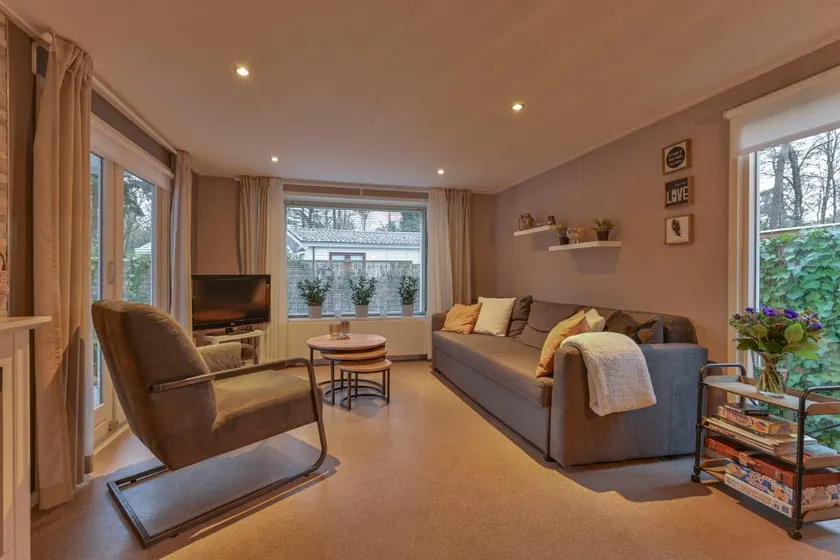 Chalet with pool & garden | City view - Image 1