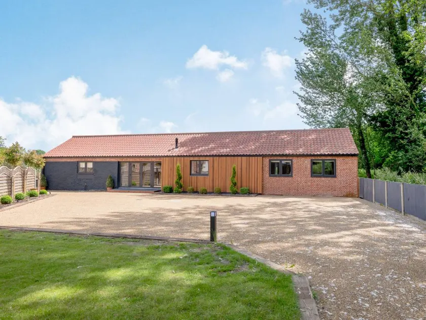 Cottage with garden & jacuzzi - Image 1