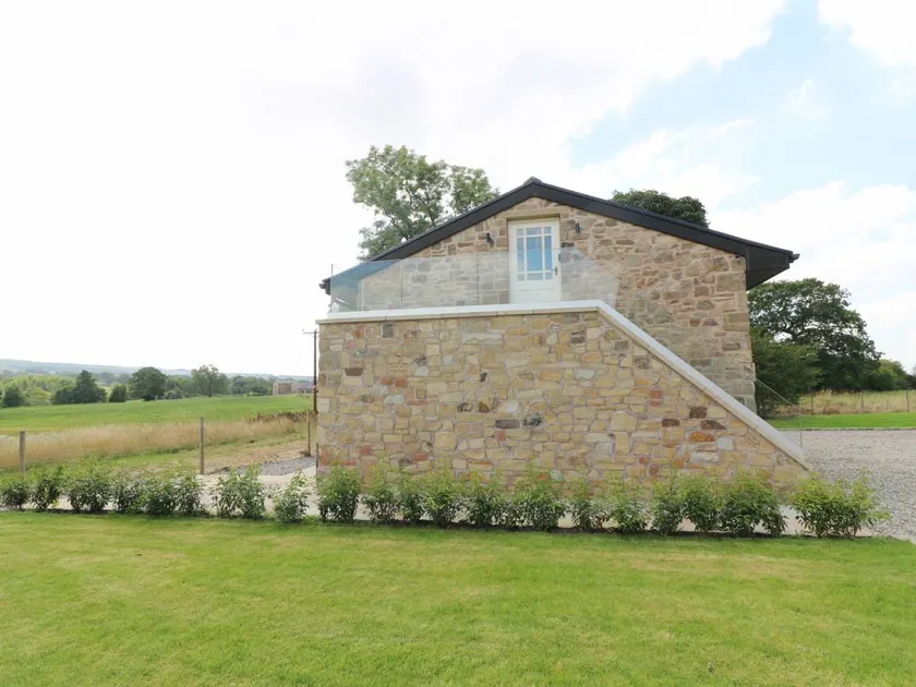 Cottage with jacuzzi & garden - Image 1