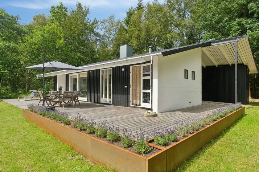 House with terrace, BBQ & garden - Image 1