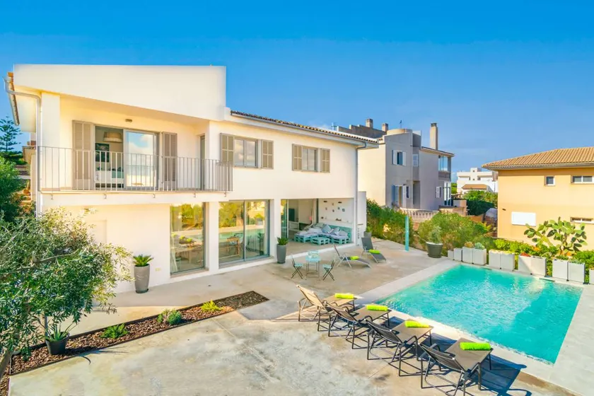 Family-oriented big villa with terrace, garden & barbeque | Next to the beach | Suitable for remote work - Image 1