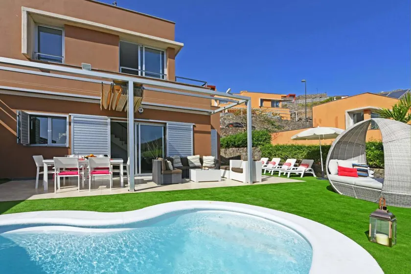 Holiday home with garden, terrace & BBQ | Dogs allowed - Image 1