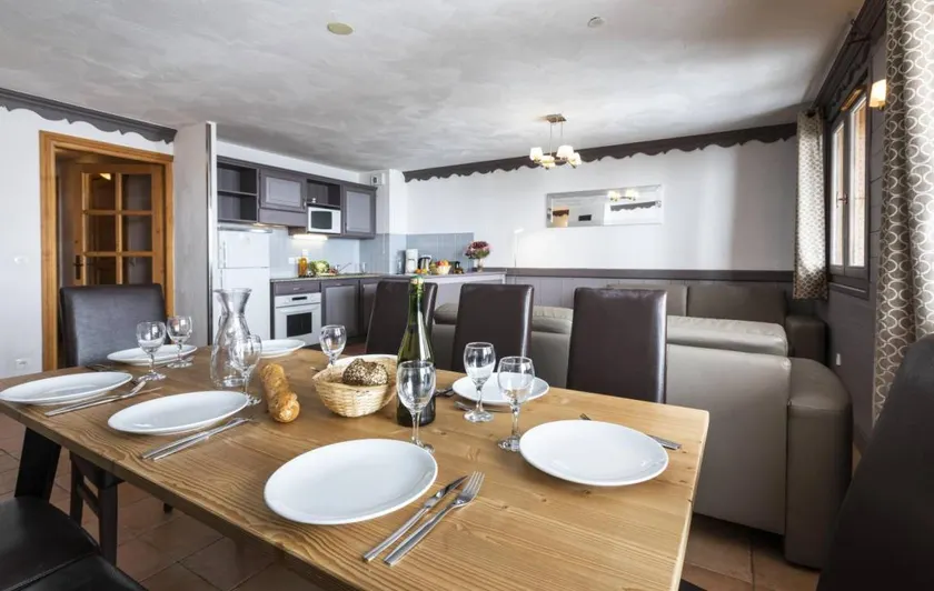 Wifi, 200m bis zum stadtzentrum, fitness, schwimmbad, sauna, balkon, kamin oder ofen für holz - Image 1