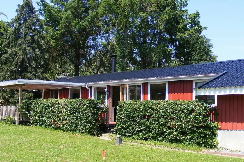 House with terrace & garden - Image 1