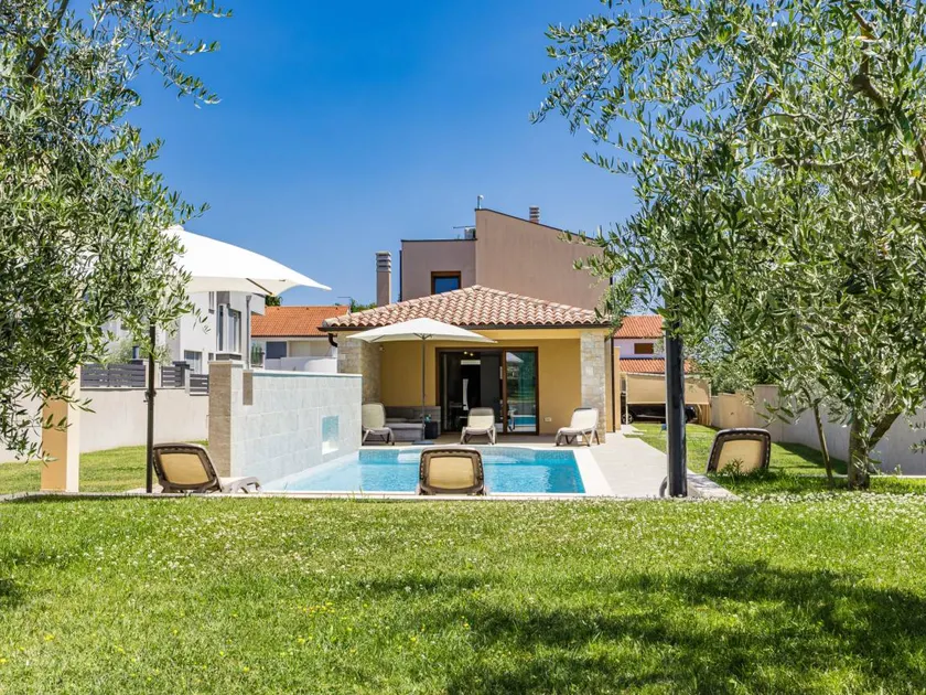 House with garden, terrace & private pool - Image 1