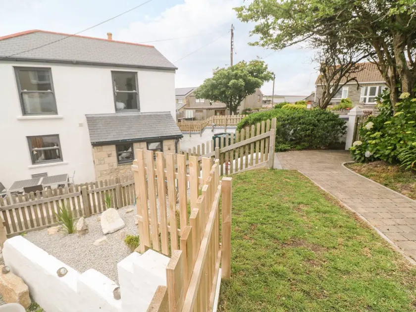 Child-friendly cottage with garden | Pets allowed - Image 1