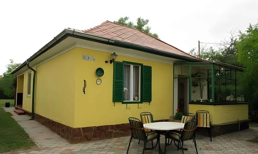 Studio with garden, terrace & barbecue - Image 1
