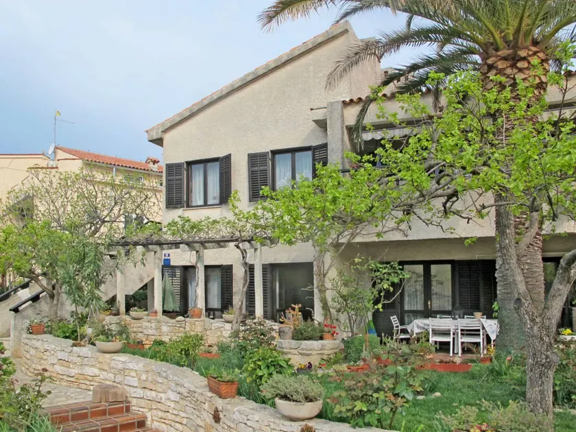 Apartment with barbecue, garden & terrace - Image 1