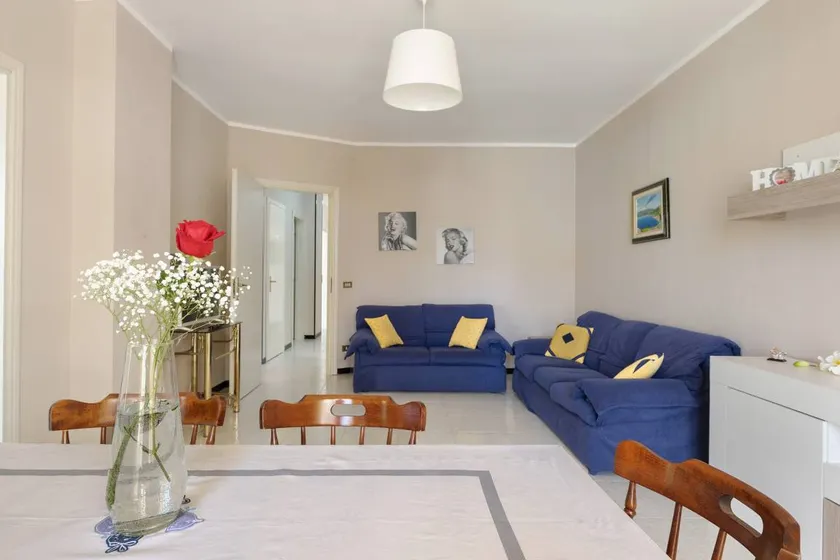 Holiday apartment with terrace - Image 1