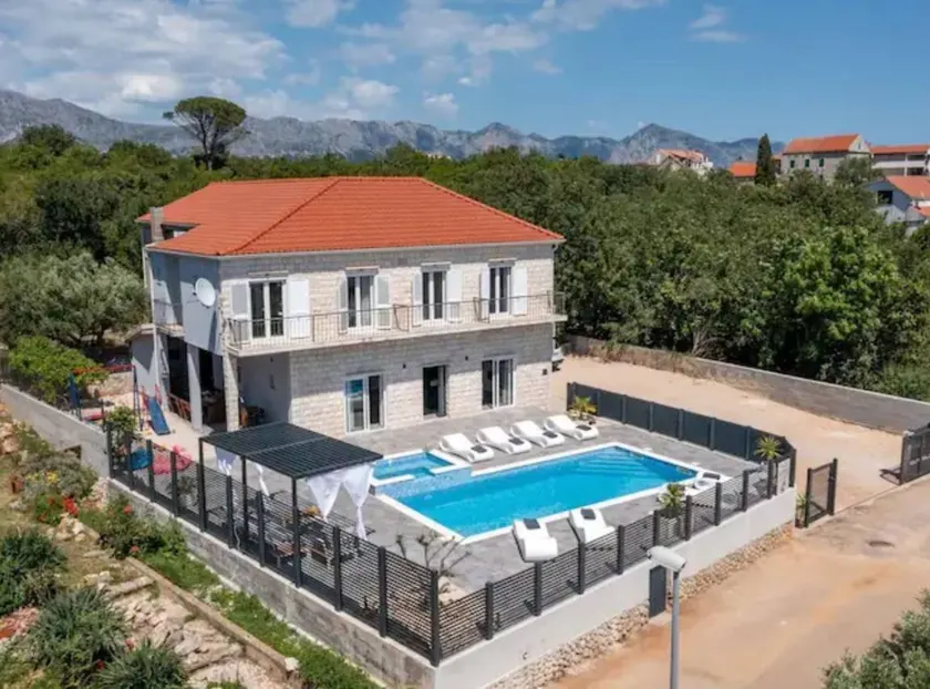 Villa mit Grill, privatem Pool und Terrasse - Image 1