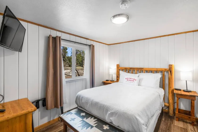 The Bucking Moose Squirrel Suite: 2BR Suite in West Yellowstone, just 1 minute from Yellowstone! - Image 1