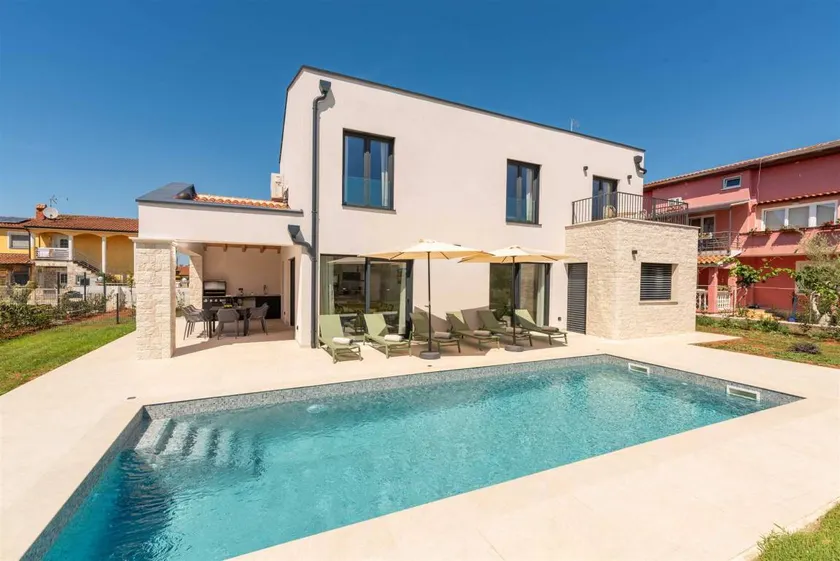 Villa with pool, terrace & garden | Pool view - Image 1