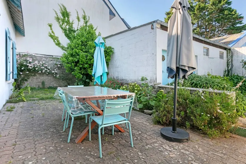 Holiday home with terrace, garden & BBQ | Garden view - Image 1
