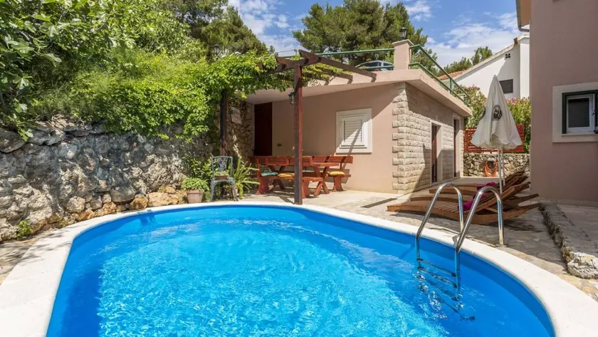 Voll ausgestattete Ferienwohnung mit Grill, Pool und Terrasse | Meerblick - Image 1