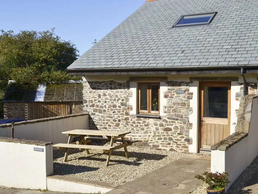 Cottage with garden - Image 1