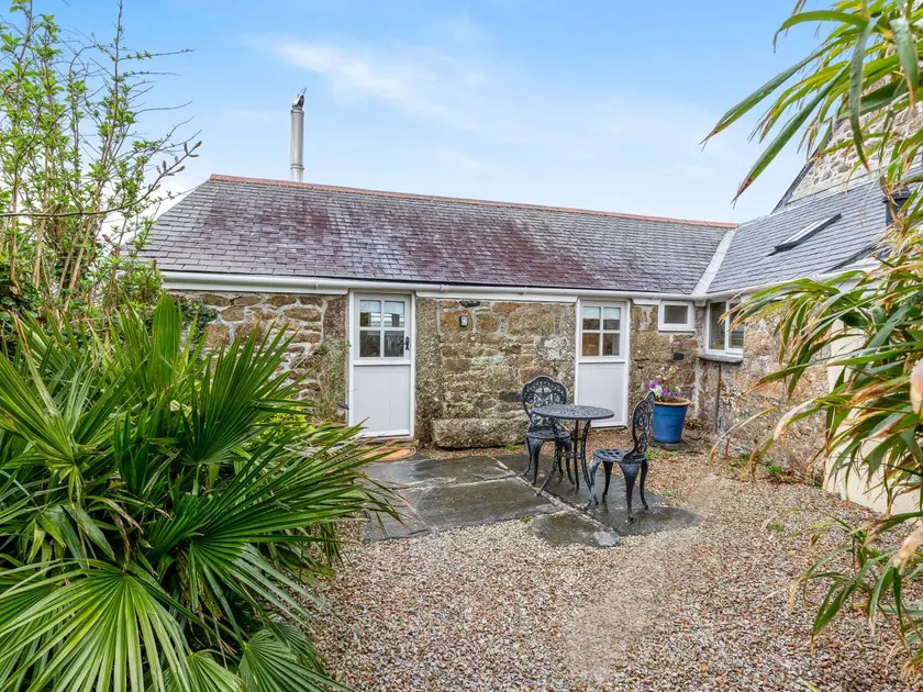 Family-friendly cottage with garden - Image 1