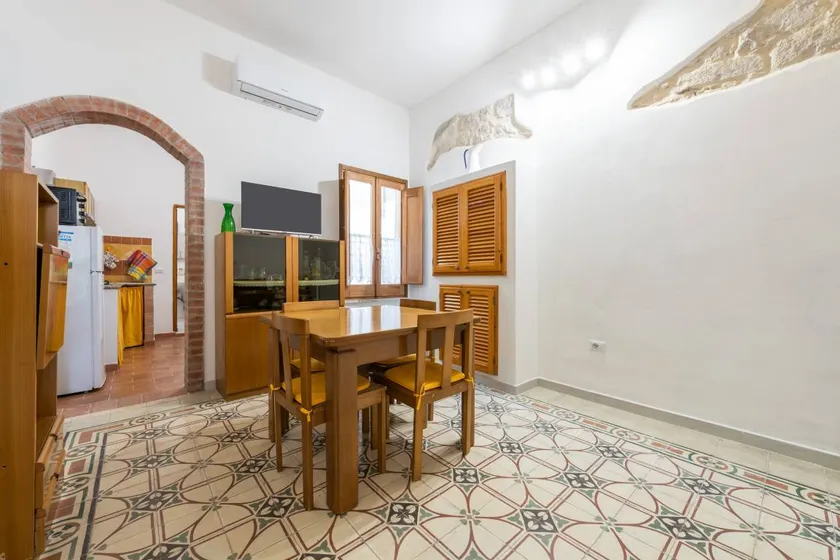 House | City view - Image 1
