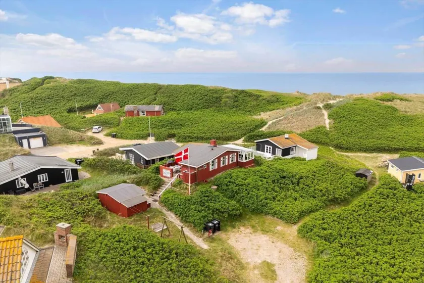 Holiday home with terrace & barbeque - Image 1