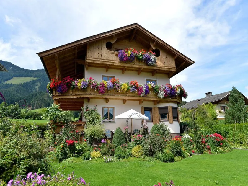 Family-oriented nice apartment with terrace & garden - Image 1