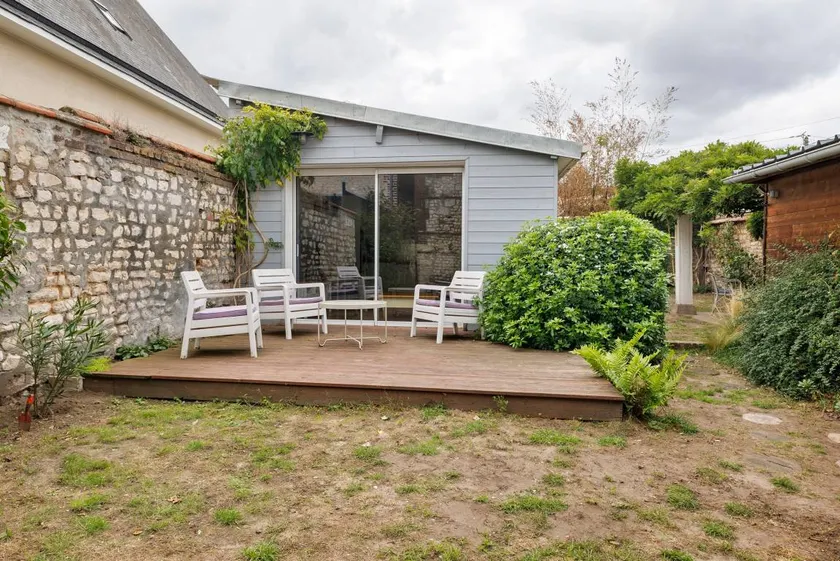 Cottage with Shared Terrace, Private Garden & Wi-Fi in St Etienne du Rouvray - Image 1