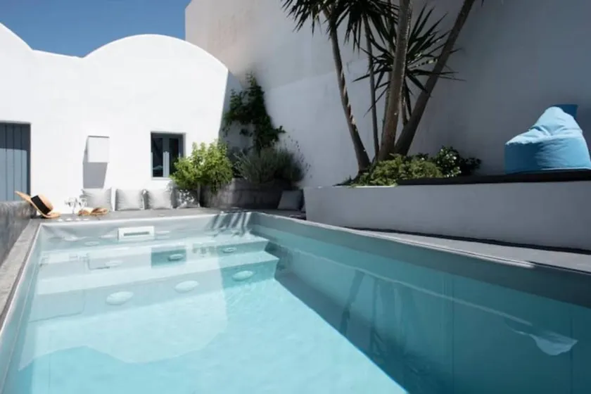 Holiday apartment with private pool, garden & fast internet | Garden view - Image 1