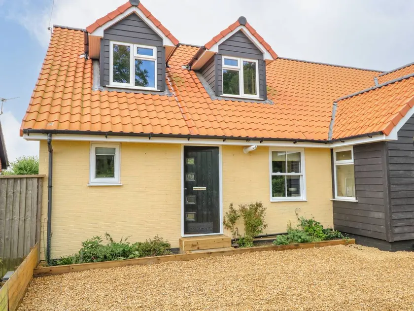 Fully equipped cottage with garden - Image 1