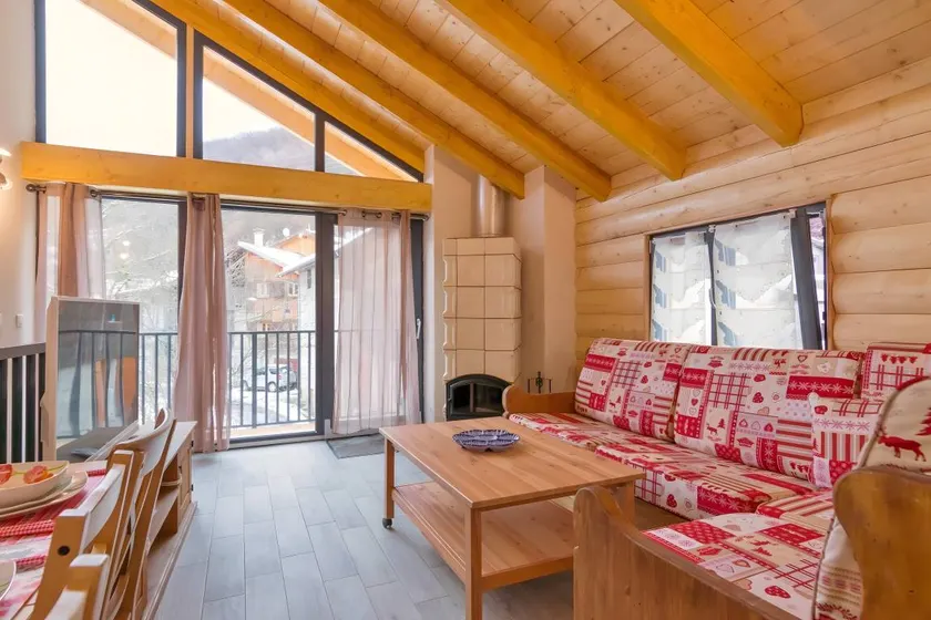 Family-oriented holiday home with barbecue & terrace | Mountain view - Image 1
