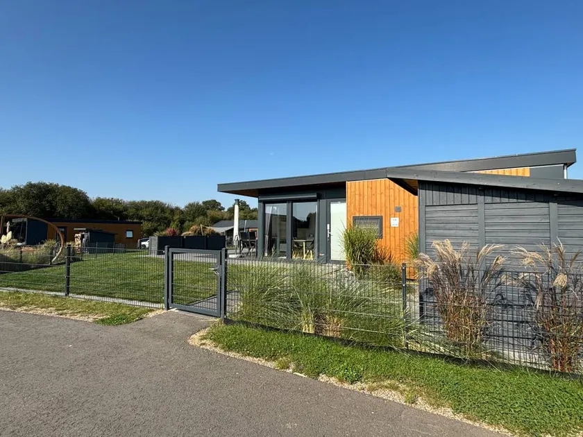 Children-friendly nice mobile home with terrace, BBQ & garden | Panoramic view | Dogs allowed - Image 1