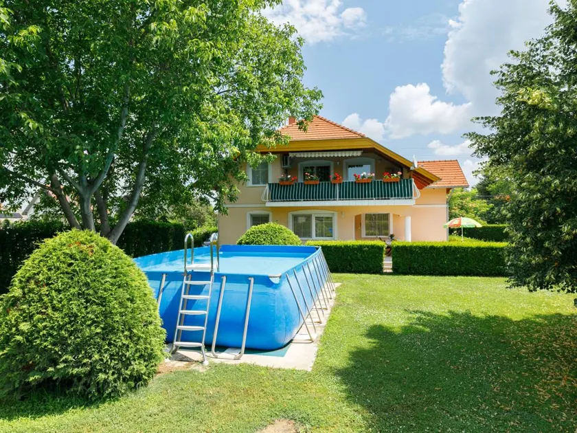 Fully equipped holiday home with private pool, terrace & barbecue - Image 1