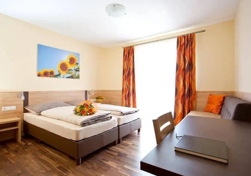 Privatzimmer mit Terrasse und Sauna - Image 1