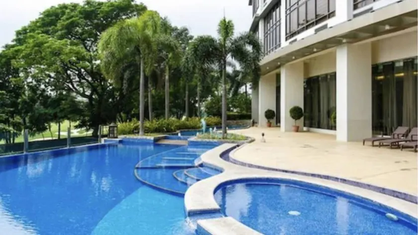 Merveilleuse chambre chez l'habitant conviviale et familiale avec piscine | Vue ville - Image 1