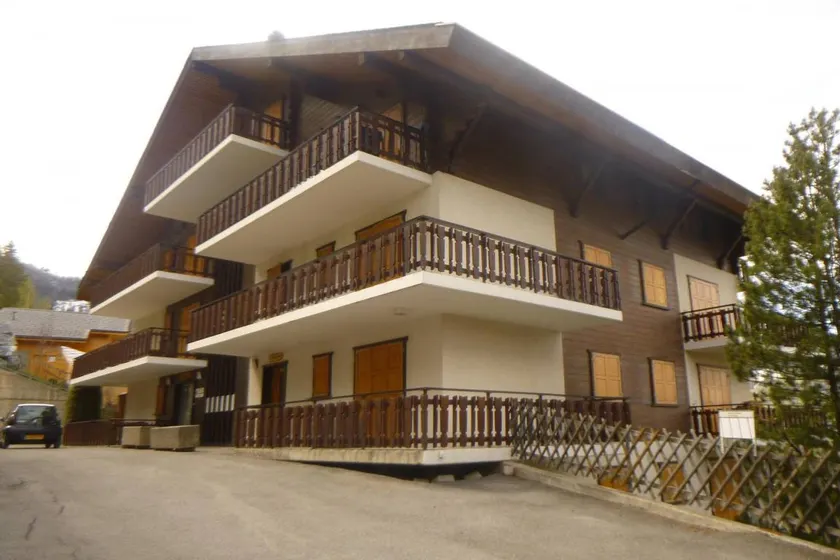 Holiday apartment with garden, BBQ & terrace | Mountain view - Image 1