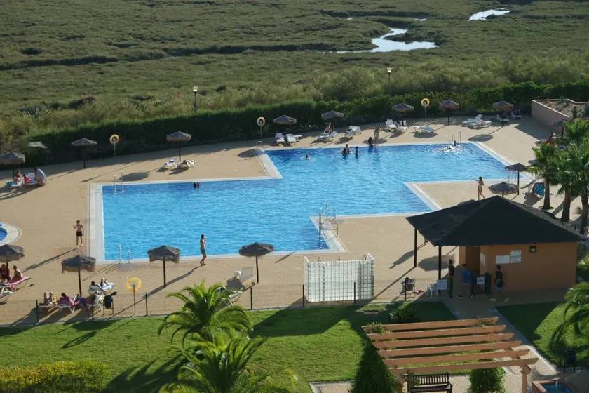 Beautiful flat with pool, terrace & garden - Image 1