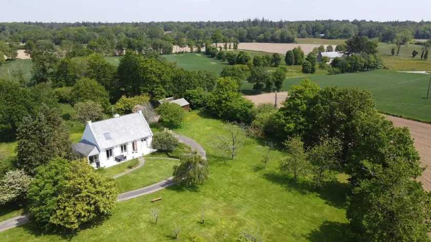 Warm family home in Paimpont, 130 m² with garden. - Image 1