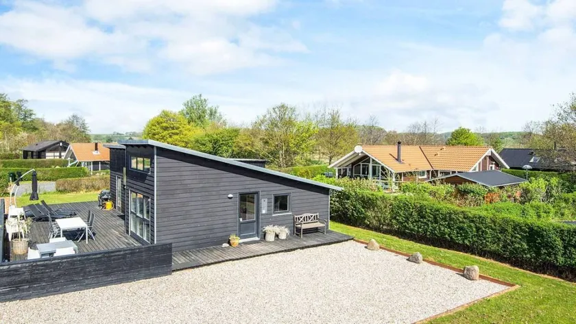 House with hot tub, terrace & sauna - Image 1