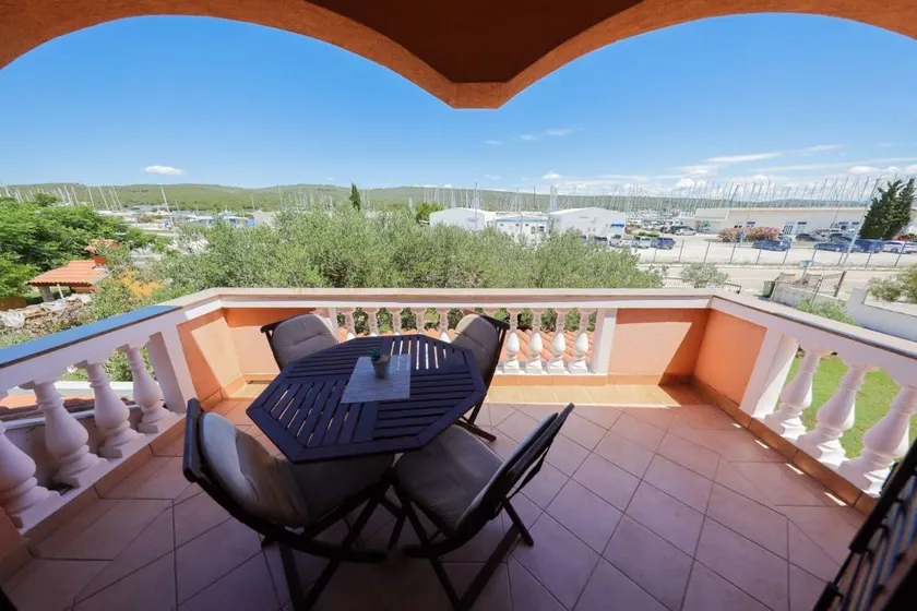 Olive tree apartment - Image 1