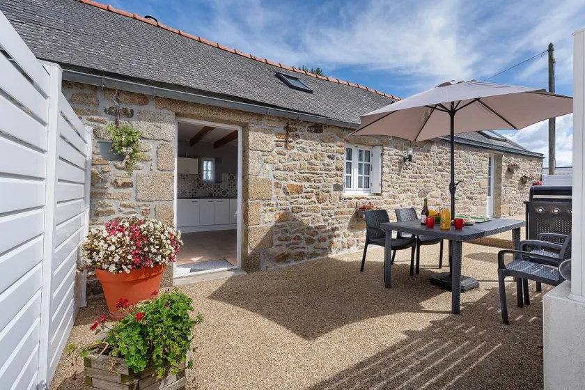 Ground-Floor Stone Cottage Between Countryside and Sea - Image 1