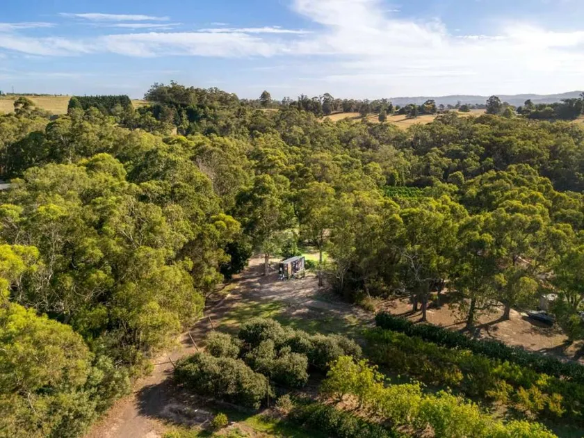 Gorgeous Tiny House with Fire Pit in Yarra Junction, Victoria - Image 1