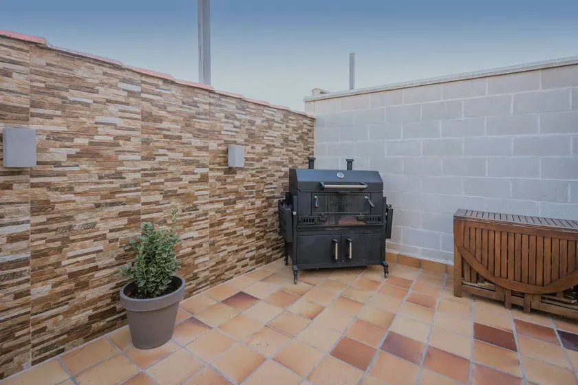 Holiday home with barbeque, fast internet & terrace | City view | Good for workation - Image 1
