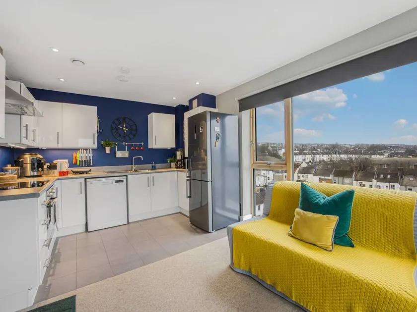 Holiday apartment with fast internet & terrace | City view | Good for workation - Image 1