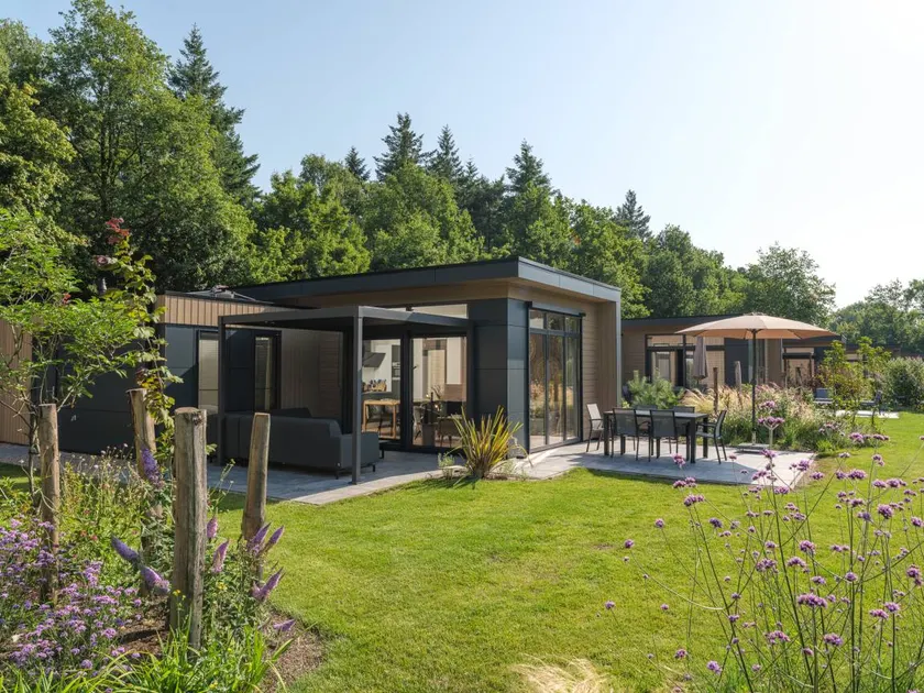 Holiday home with pool, terrace & garden - Image 1