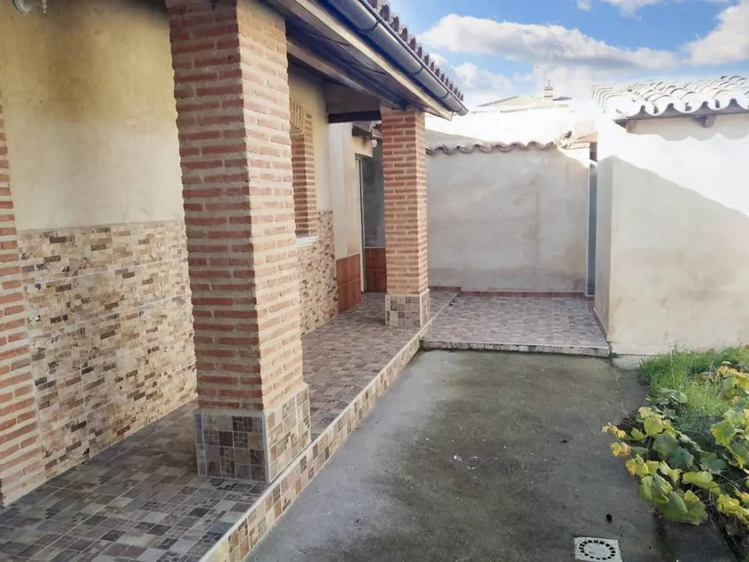 House with BBQ & terrace - Image 1