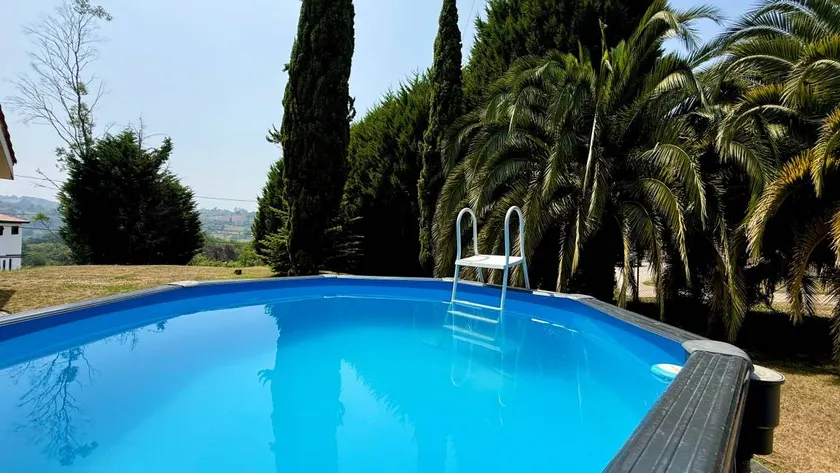 Holiday Home 'Romeo' with Mountain Views, Private Pool and Wi-Fi - Image 1