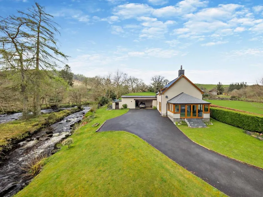 Fully equipped cottage with garden & barbecue | Water view | Pet-friendly - Image 1