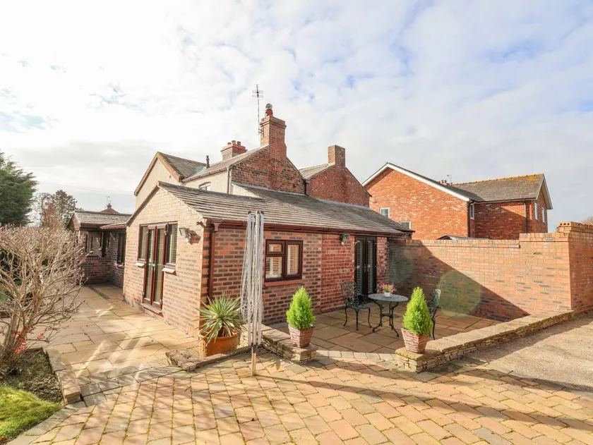 Child-friendly cottage with garden - Image 1