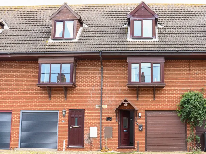 Family-friendly cottage with garden | Beach view | Next to the beach | Dogs allowed - Image 1