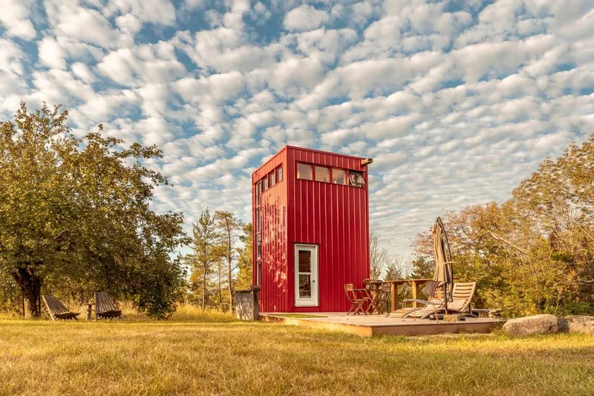 Bright Tiny House for an Unforgettable Glamping Getaway near Belleville, Ontario - Image 1